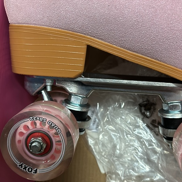 Foxy Roller Skates - Picture 6 of 10